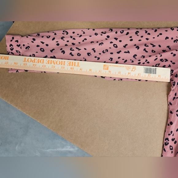 0030 Divided H&M Leopard Print Longsleeve Button Up Pink Black Office  Size 8 - Picture 12 of 13